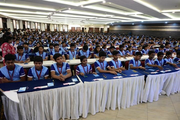 CMA students with eyes closed moving their fingers to calculate mentally